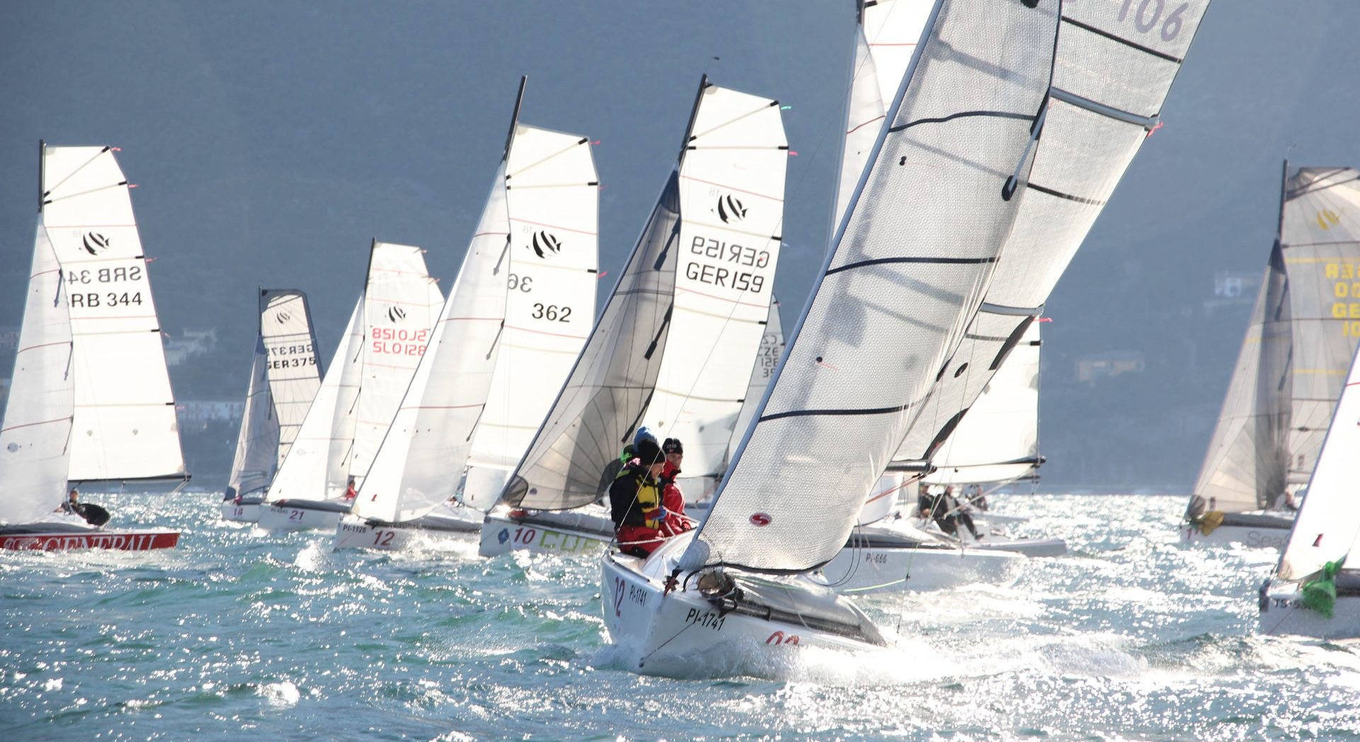 Beneteau First 18 SE Exterior 4