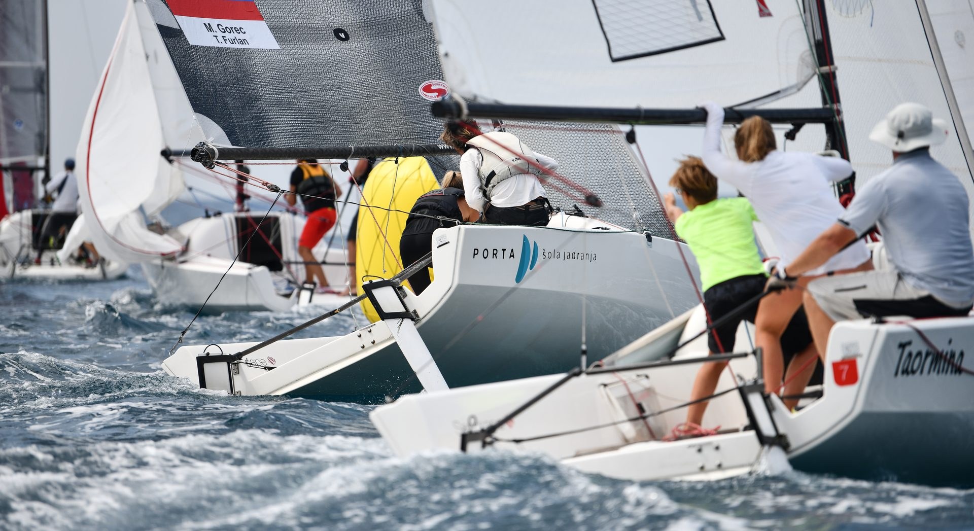 Beneteau First 18 SE Exterior 6