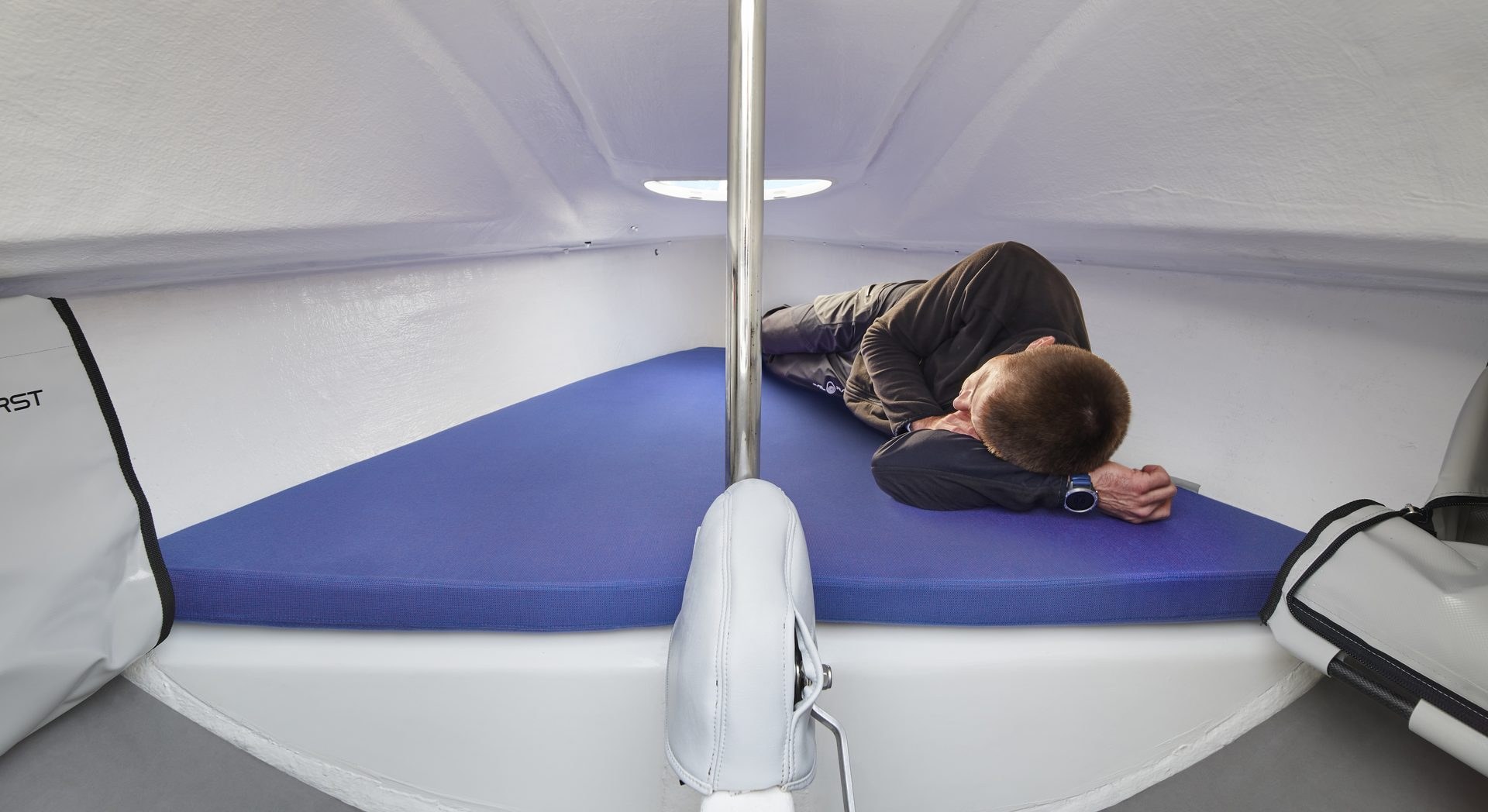 Beneteau First 18 SE Interior 2