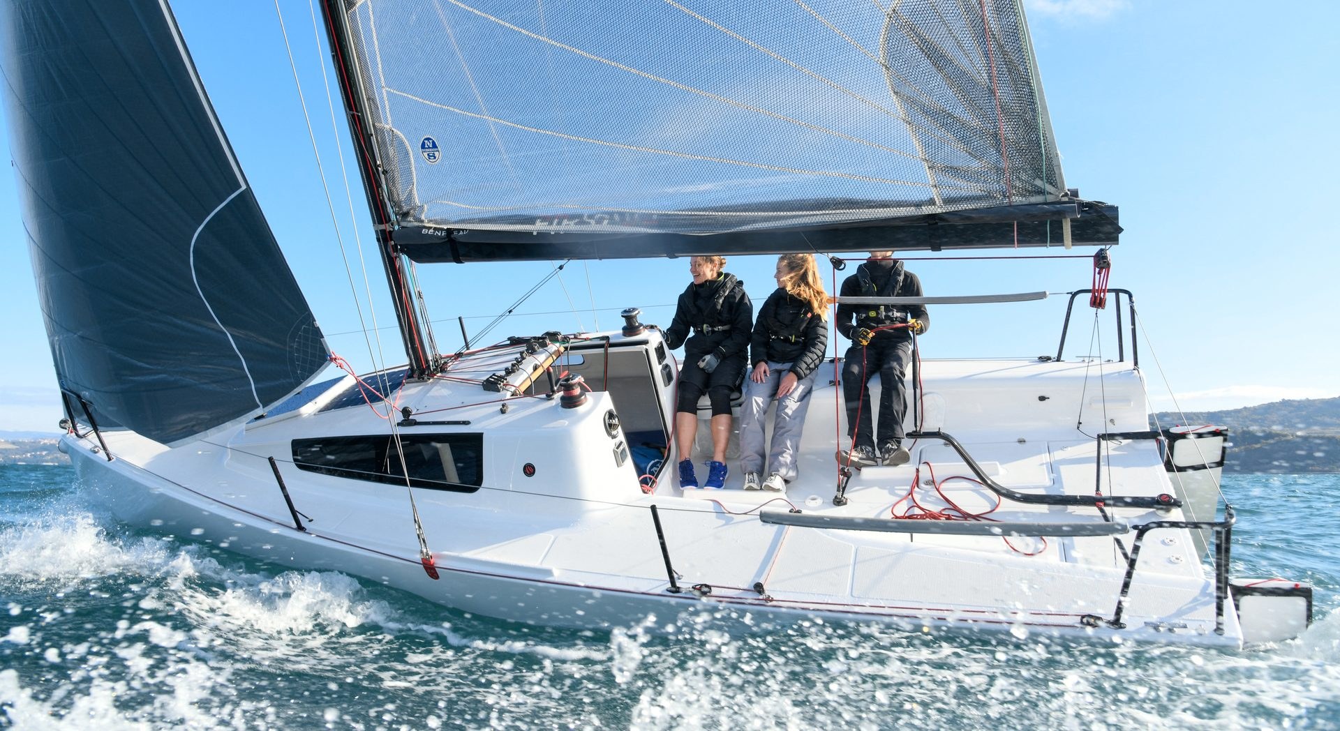 Beneteau First 24 SE Exterior 2