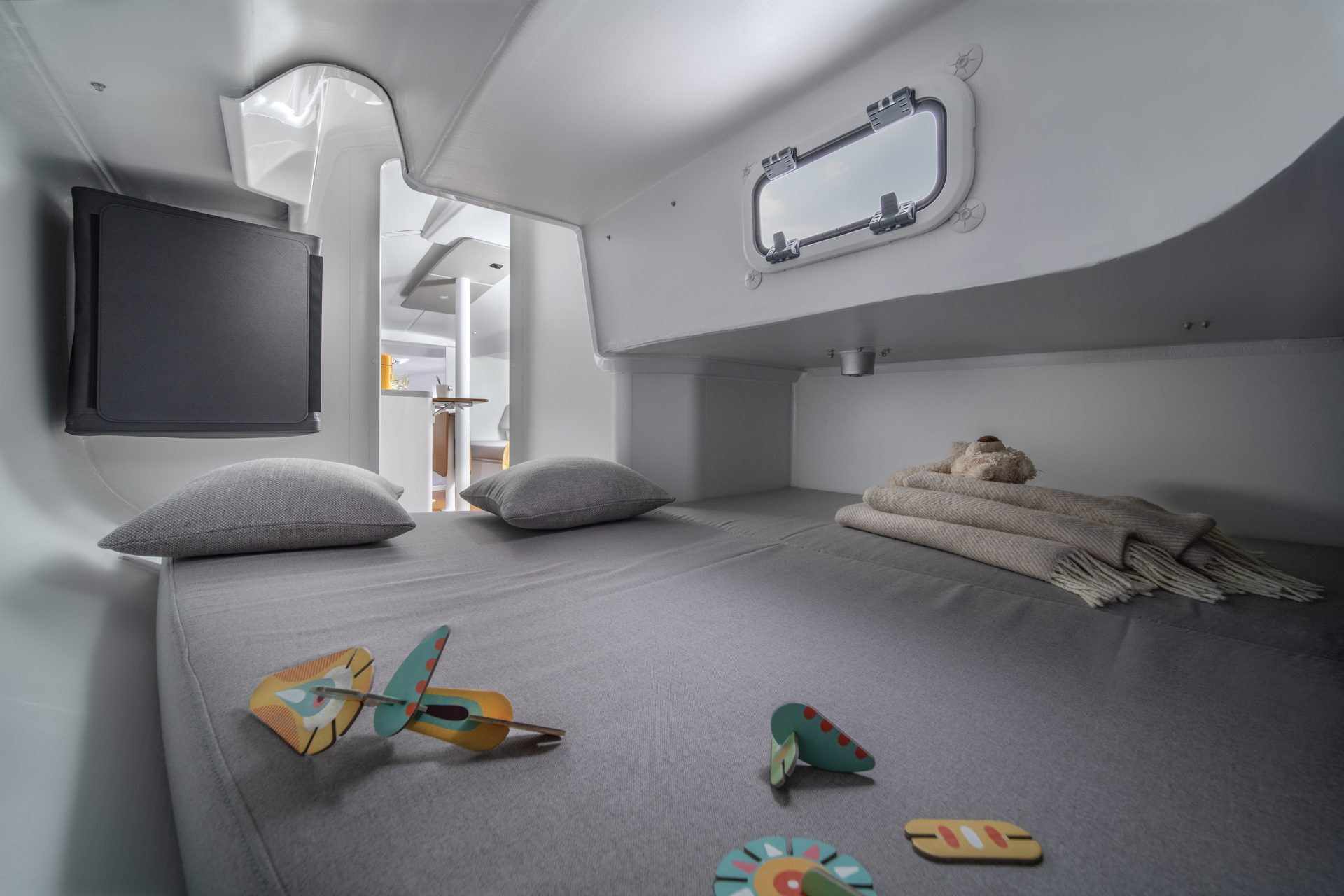 Beneteau First 30 Interior 4