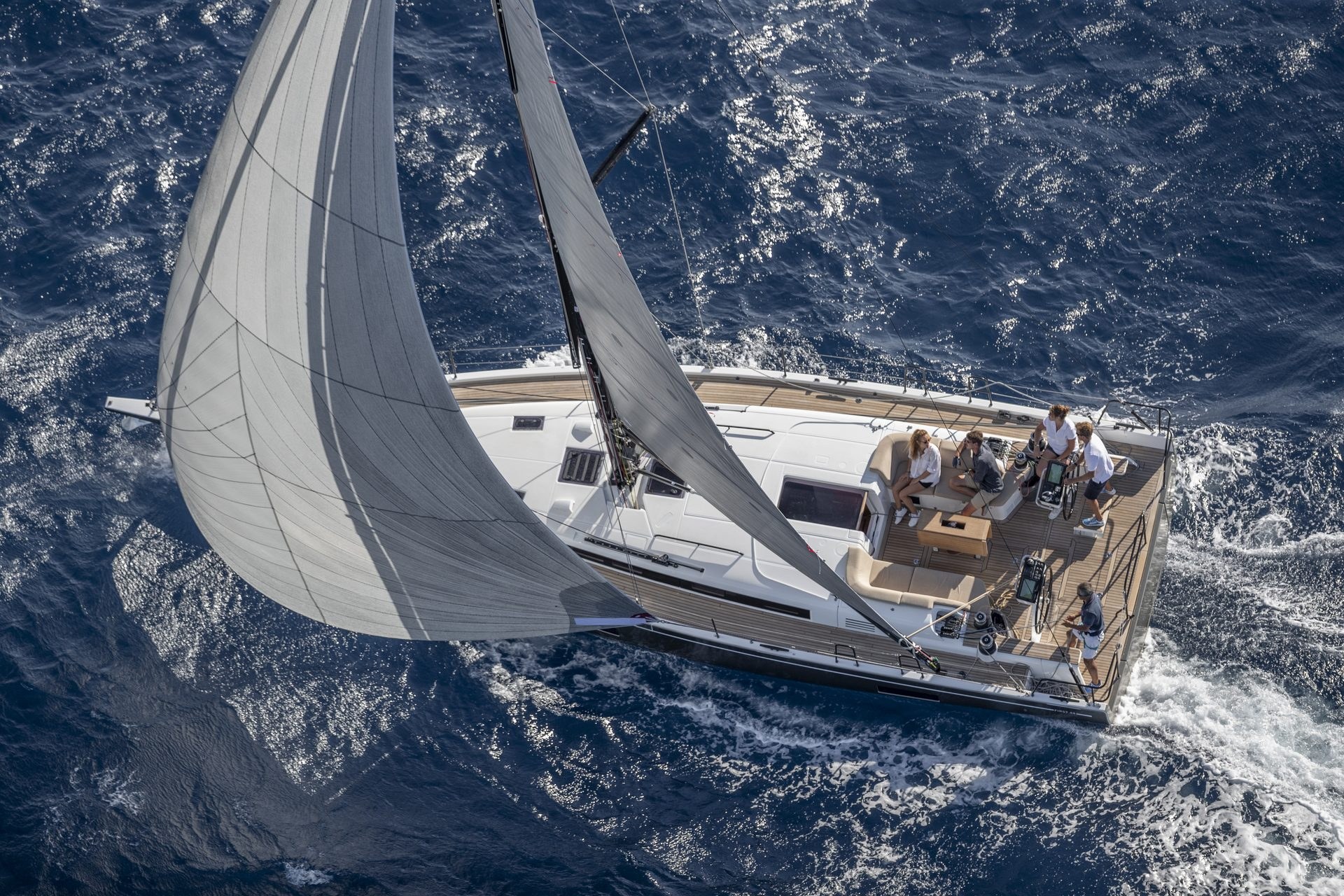 Beneteau First 44 Exterior 6