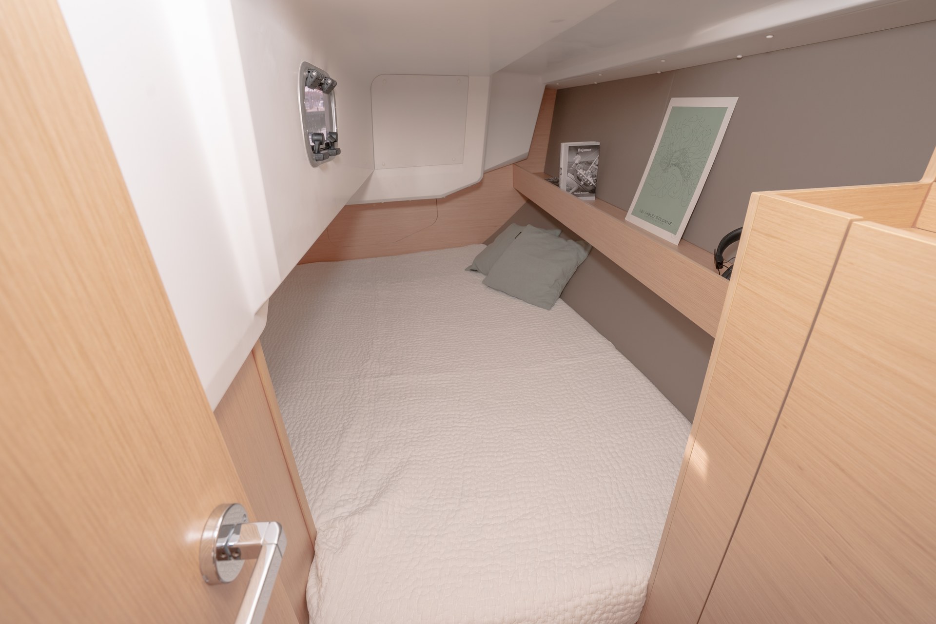 Beneteau Oceanis 30.1 Interior 1