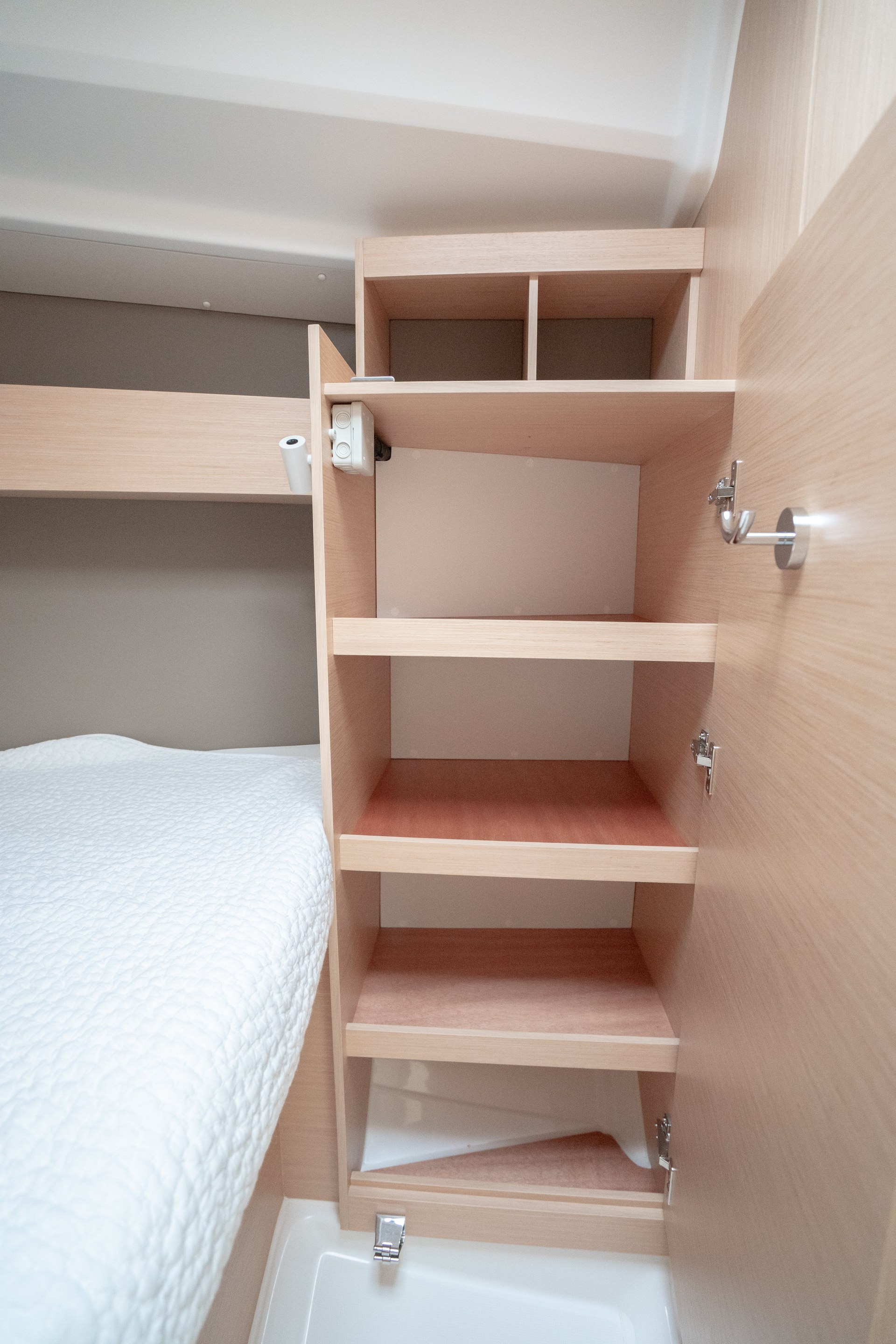 Beneteau Oceanis 30.1 Interior 4