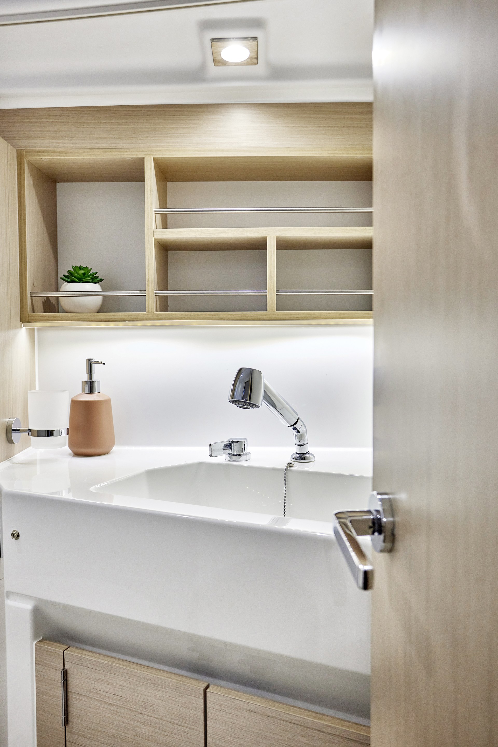 Beneteau Oceanis 34.1 Interior 3