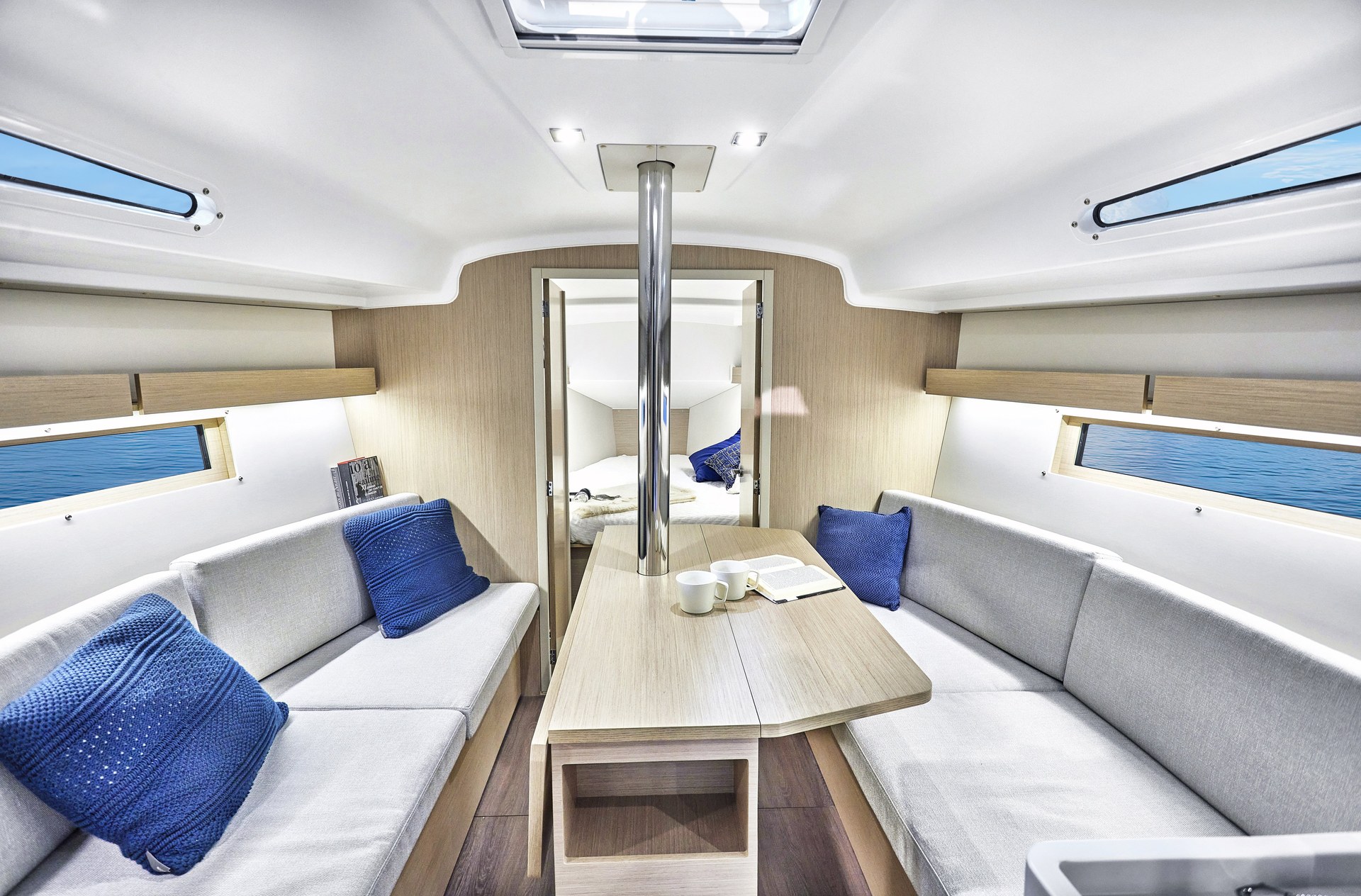 Beneteau Oceanis 34.1 Interior 4
