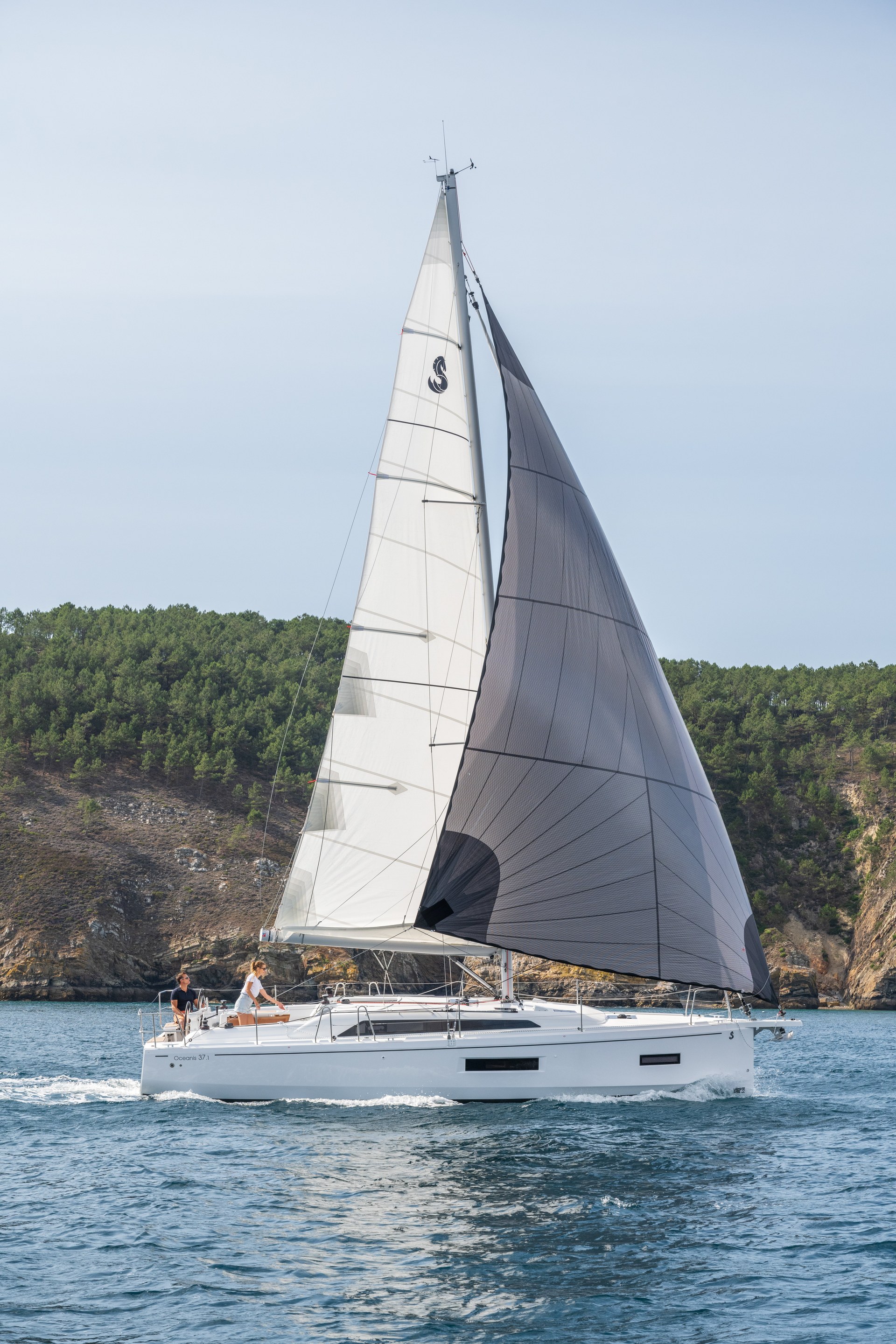 Beneteau Oceanis 37.1 Exterior 3