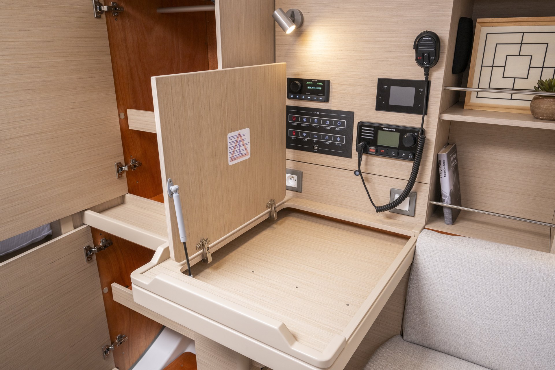 Beneteau Oceanis 37.1 Interior 1