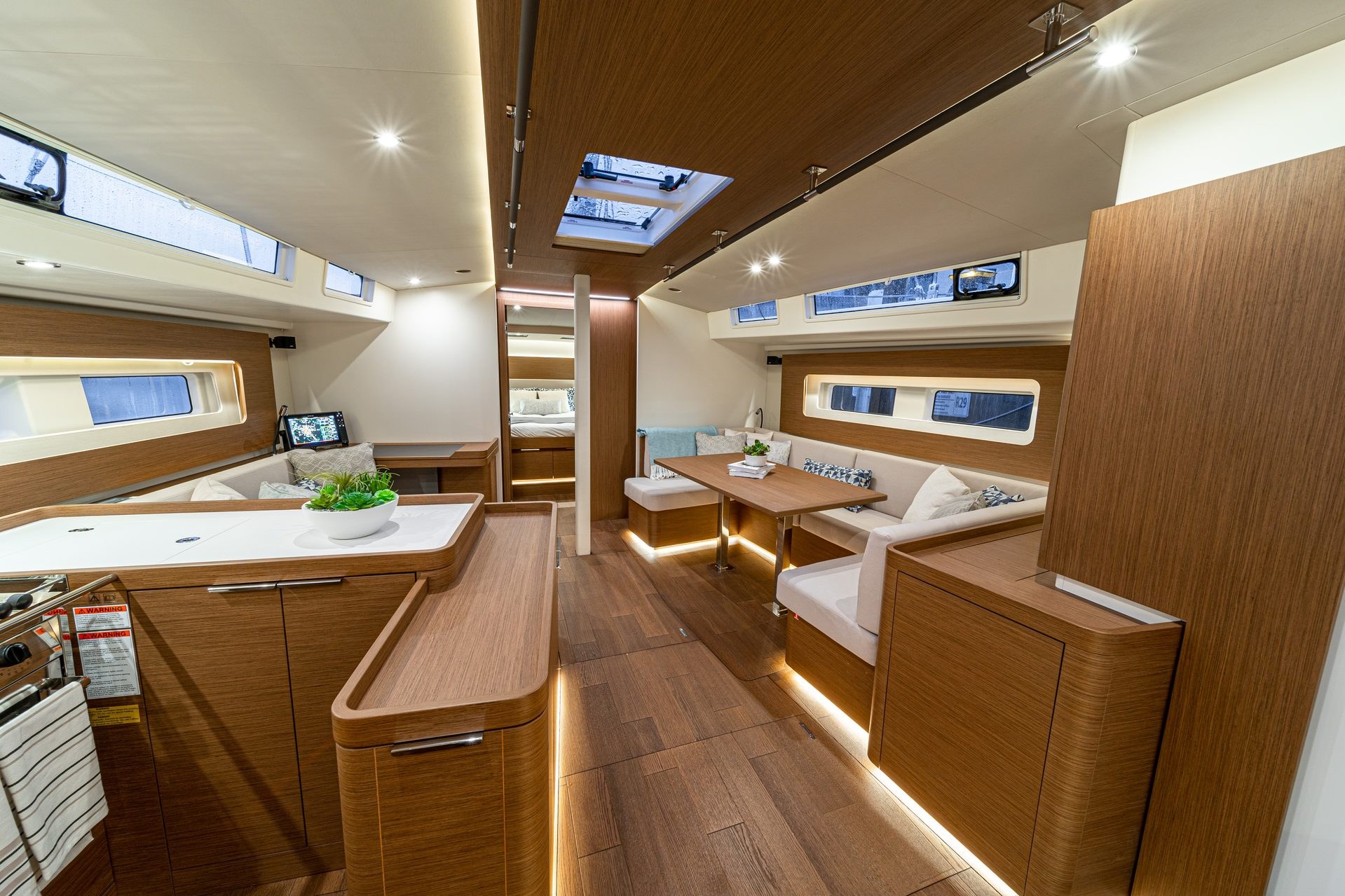 Beneteau Oceanis Yacht 54 Interior 2
